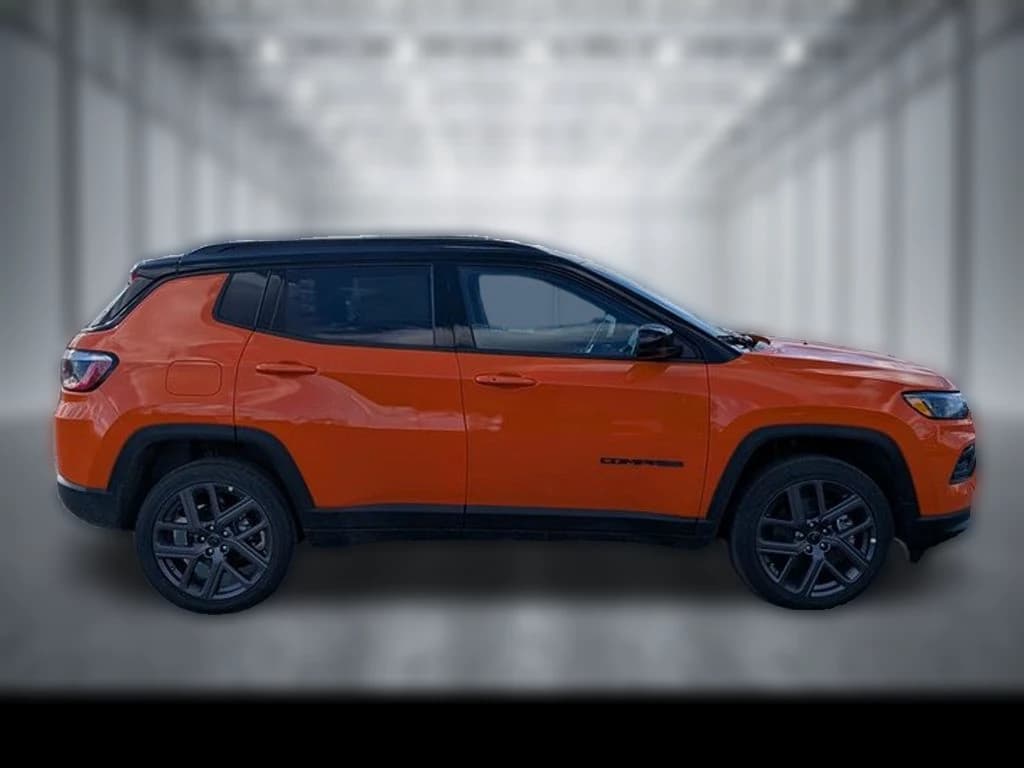 Jeep Compass Limited Altitude 4x4 2026 — side view