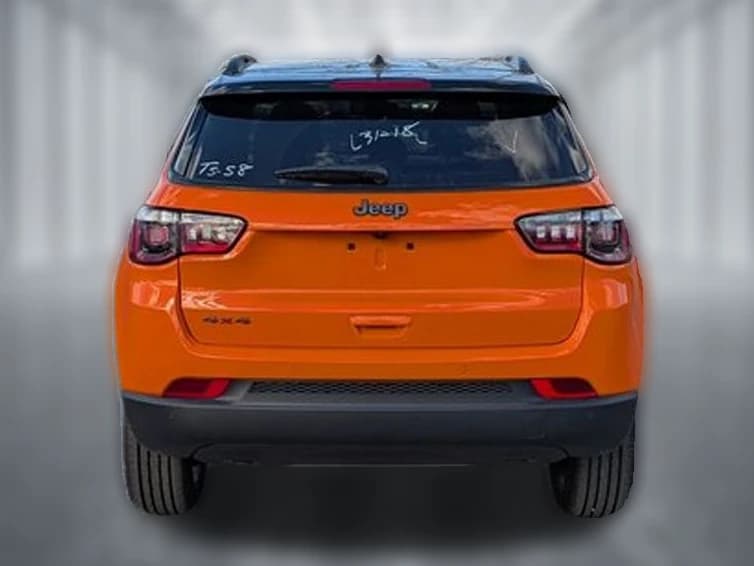 Jeep Compass Limited Altitude 4x4 2026 — side view