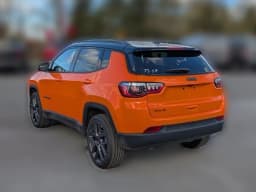 Jeep Compass Limited Altitude 4x4 2026 — side view