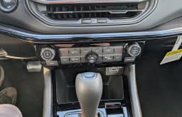 Jeep Compass Limited Altitude 4x4 2026 — side view