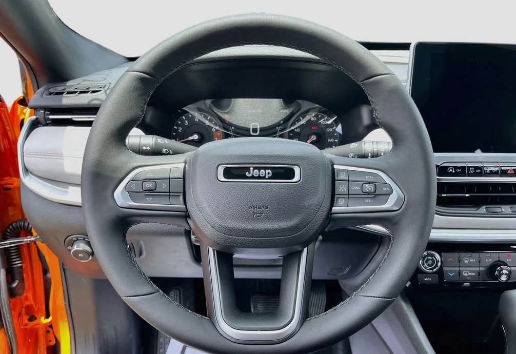 Jeep Compass Limited 4x4 2026 — side view