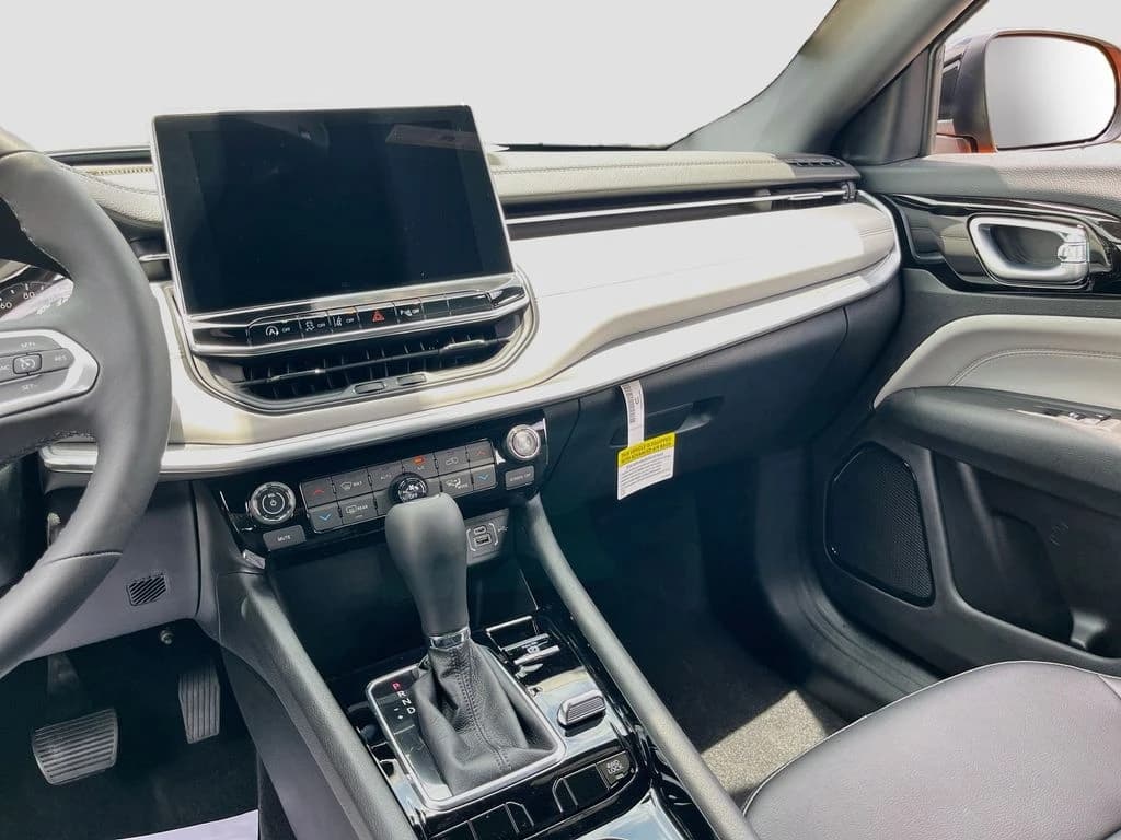 Jeep Compass Limited 4x4 2026 — side view