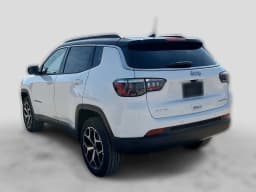 Jeep Compass Limited 4x4 2026 — side view