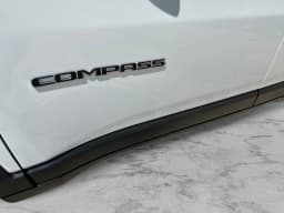Jeep Compass Limited 4x4 2026 — side view