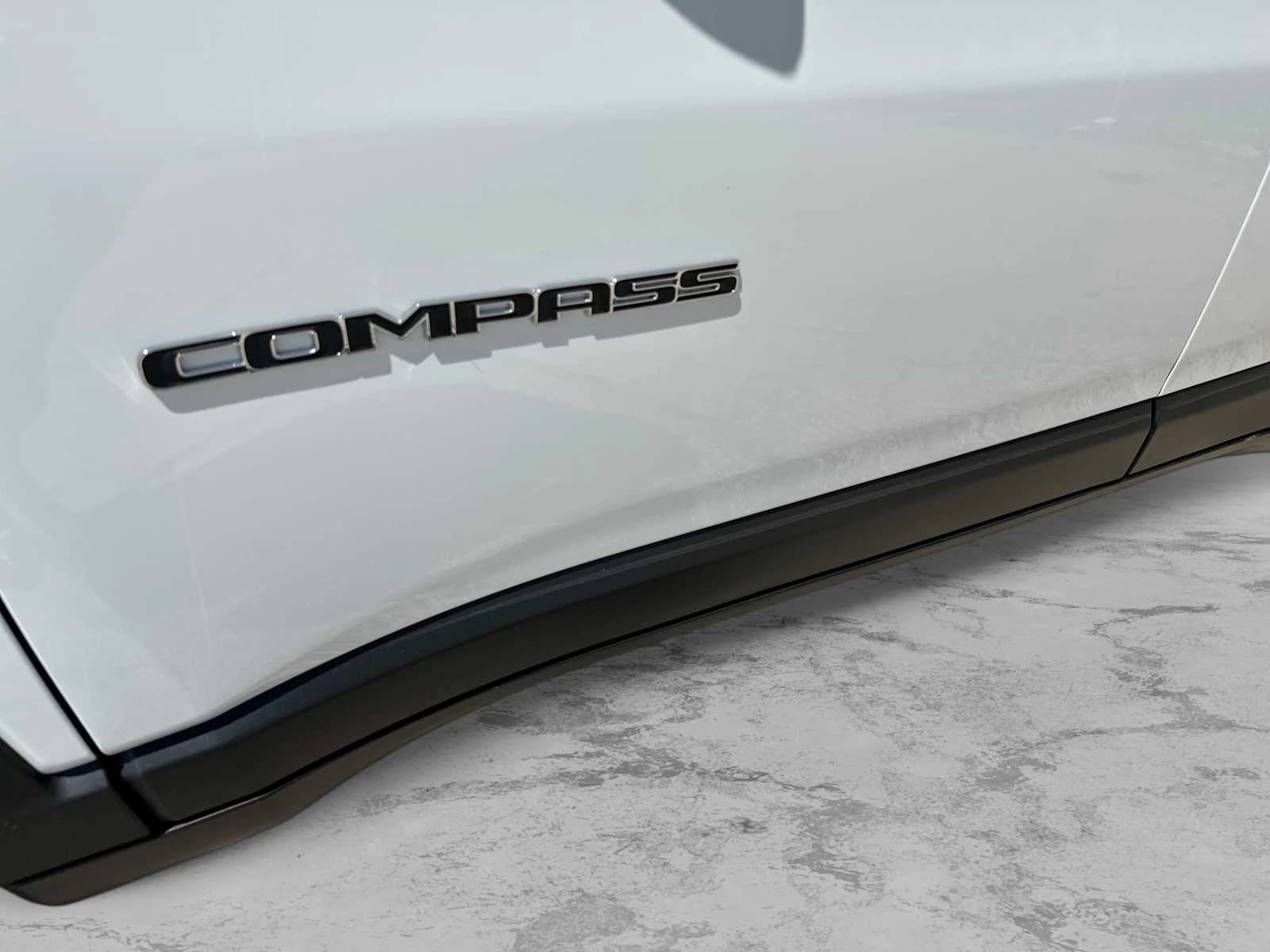 Jeep Compass Limited 4x4 2026 — side view