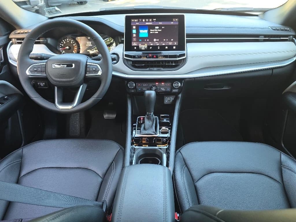 Jeep Compass Limited 4x4 2026 — side view
