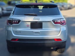 Jeep Compass Limited 4x4 2026 — side view
