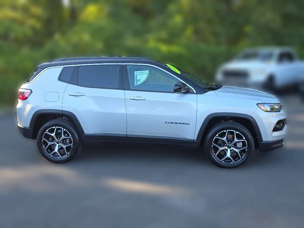 Jeep Compass Limited 4x4 2026 — side view