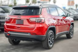 Jeep Compass Trailhawk 4x4 2026 — side view