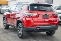 Jeep Compass Trailhawk 4x4 2026 — side view
