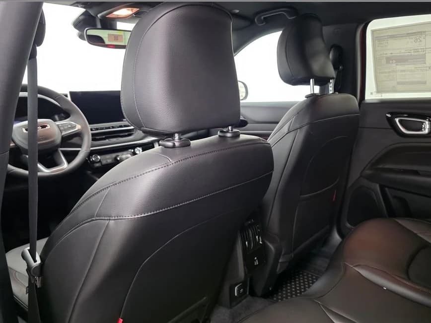 Jeep Compass Trailhawk 4x4 2026 — side view
