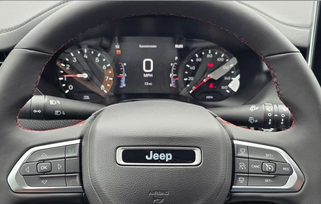 Jeep Compass Trailhawk 4x4 2026 — side view