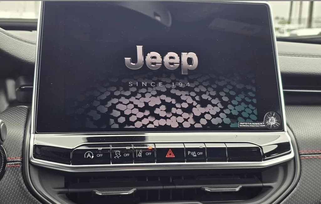 Jeep Compass Trailhawk 4x4 2026 — side view