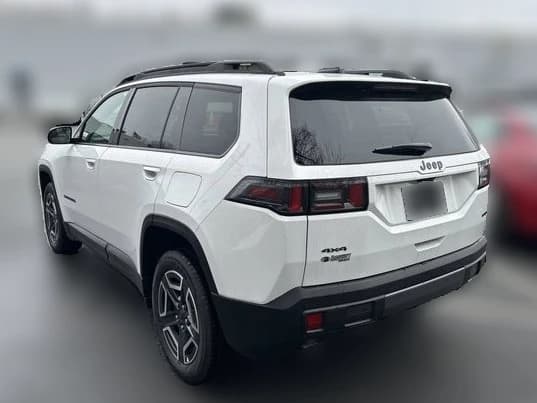 Jeep Cherokee Laredo 4x4 2026 — side view