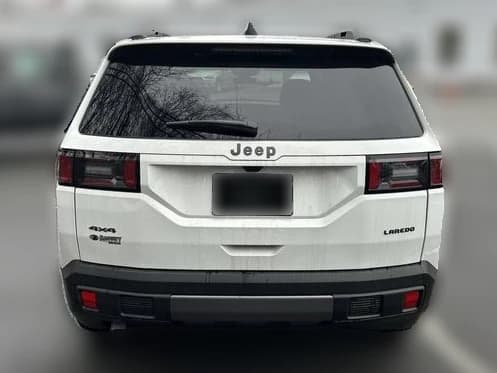 Jeep Cherokee Laredo 4x4 2026 — side view