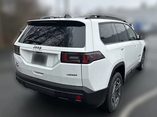 Jeep Cherokee Laredo 4x4 2026 — side view