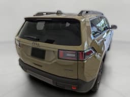Jeep Cherokee Laredo 4x4 2026 — side view