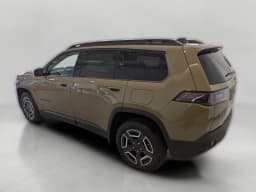 Jeep Cherokee Laredo 4x4 2026 — side view