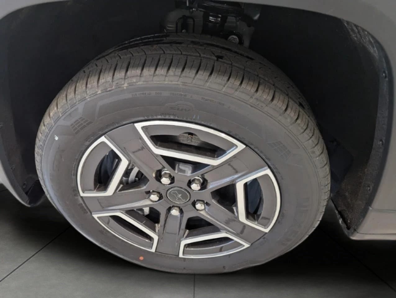 Jeep Cherokee Laredo 4x4 2026 — side view