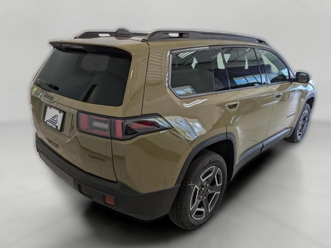 Jeep Cherokee Laredo 4x4 2026 — side view