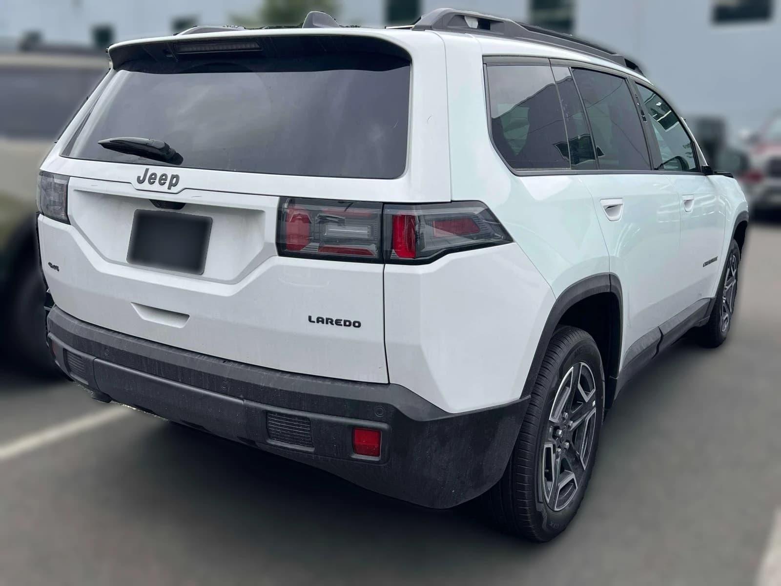 Jeep Cherokee Laredo 4x4 2026 — side view