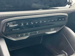Jeep Cherokee Laredo 4x4 2026 — side view