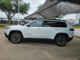 Jeep Cherokee Laredo 4x4 2026 — side view