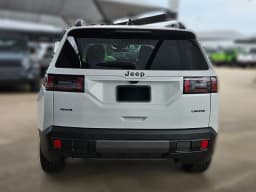 Jeep Cherokee Laredo 4x4 2026 — side view
