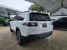 Jeep Cherokee Laredo 4x4 2026 — side view