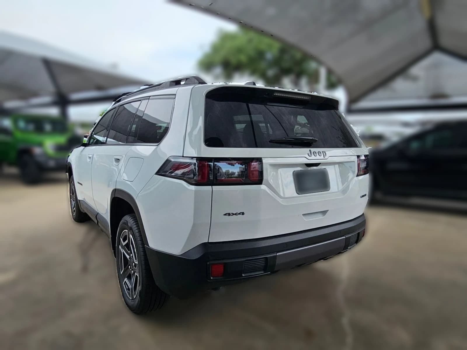 Jeep Cherokee Laredo 4x4 2026 — side view