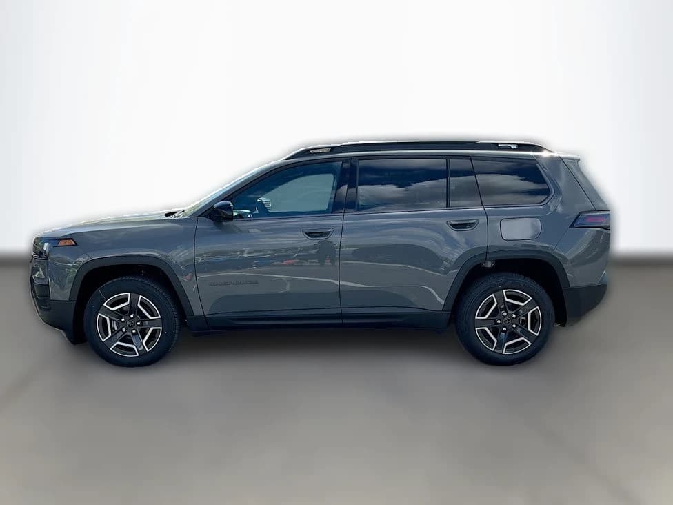 Jeep Cherokee Laredo 4x4 2026 — side view