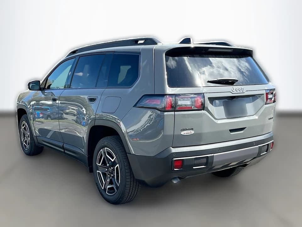 Jeep Cherokee Laredo 4x4 2026 — side view