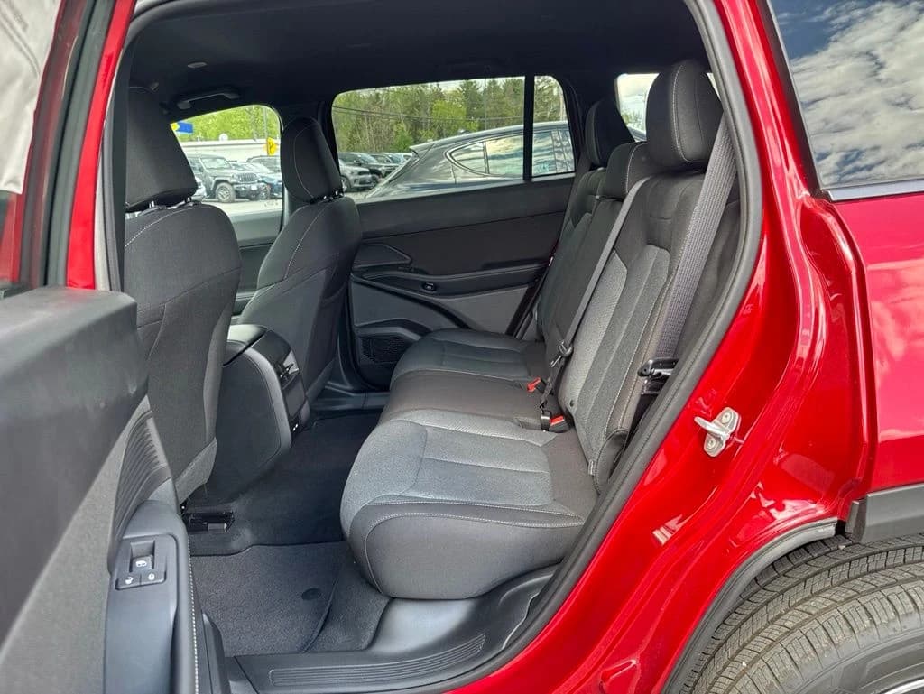 Jeep Cherokee Laredo 4x4 2026 — side view