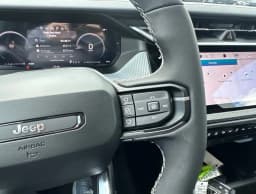 Jeep Cherokee Laredo 4x4 2026 — side view