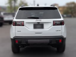 Jeep Cherokee Limited 4x4 2026 — side view