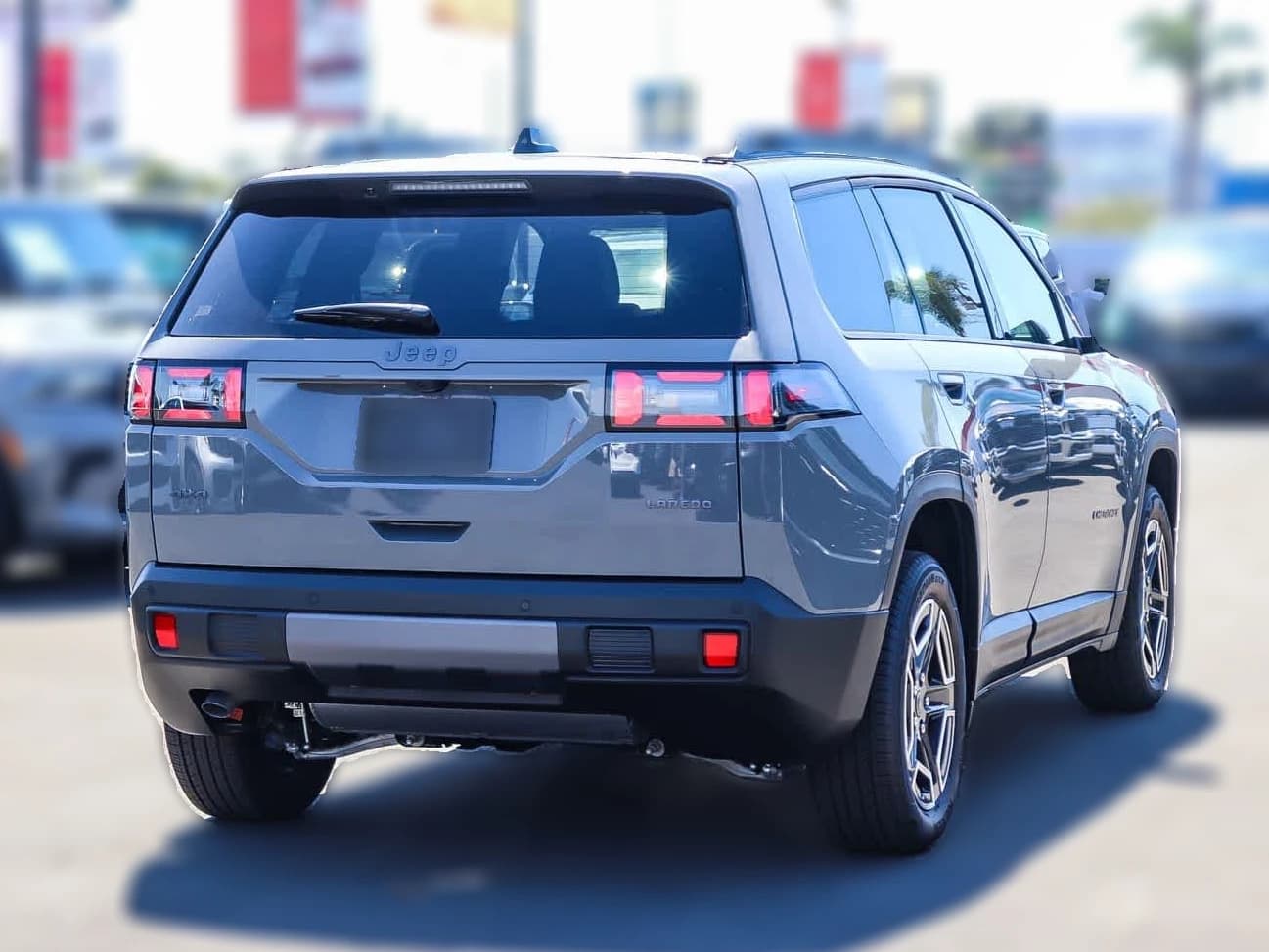 Jeep Cherokee Laredo 4x4 2026 — side view