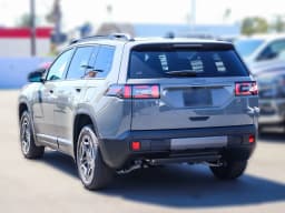 Jeep Cherokee Laredo 4x4 2026 — side view