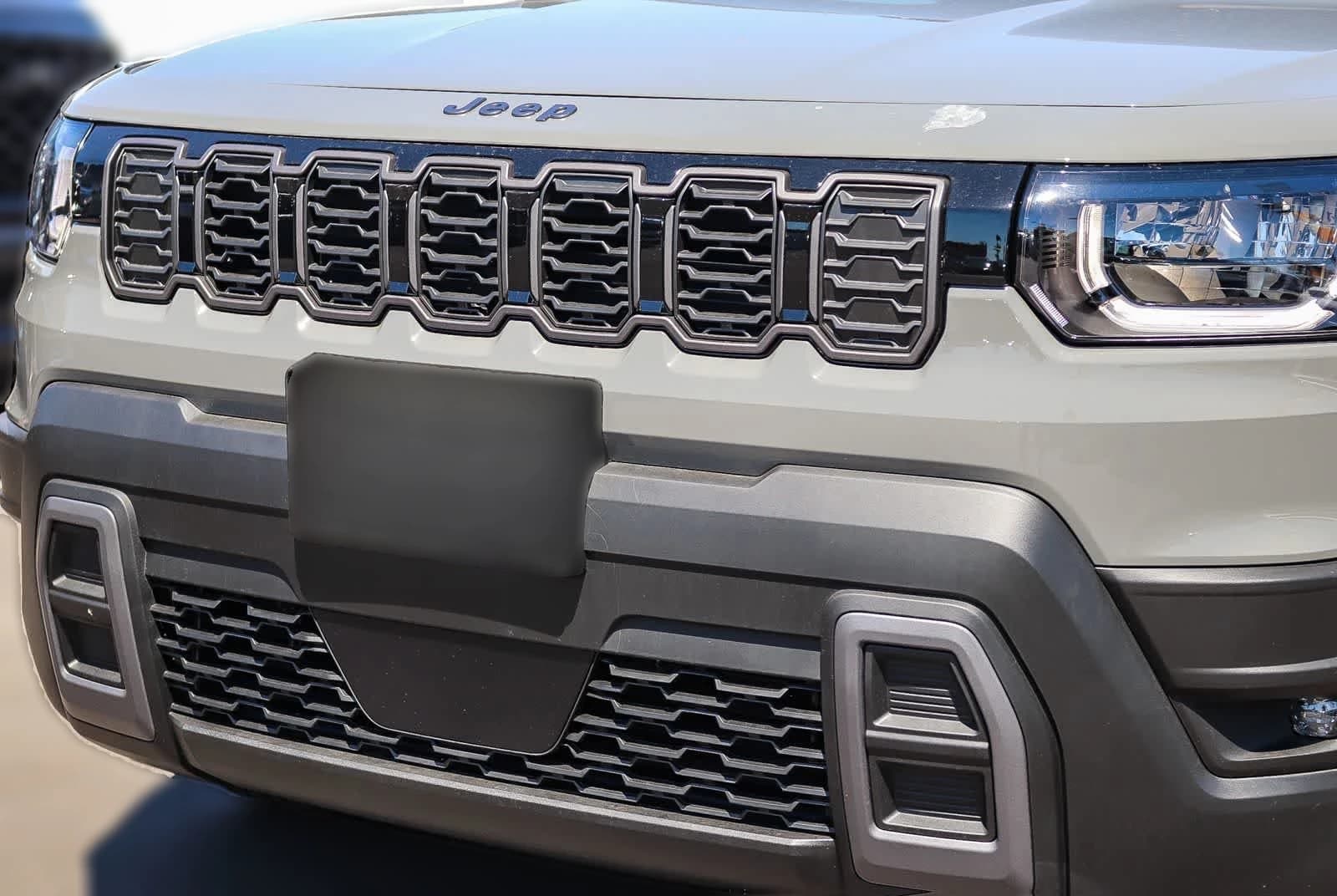 Jeep Cherokee Laredo 4x4 2026 — side view