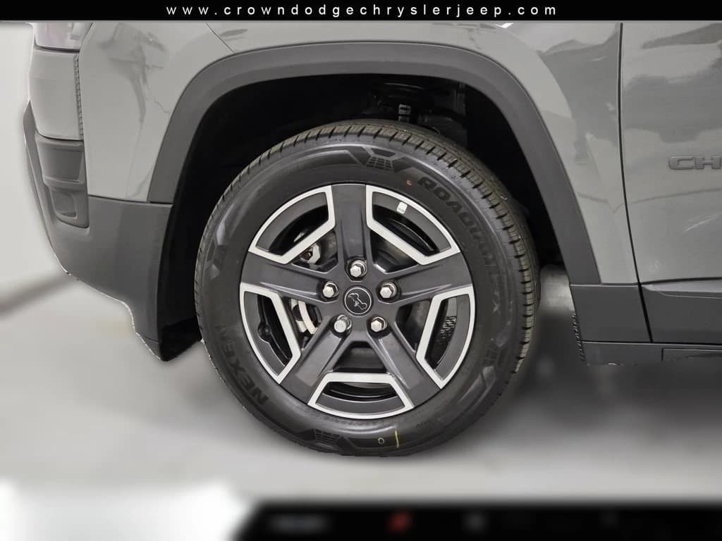 Jeep Cherokee Laredo 4x4 2026 — side view