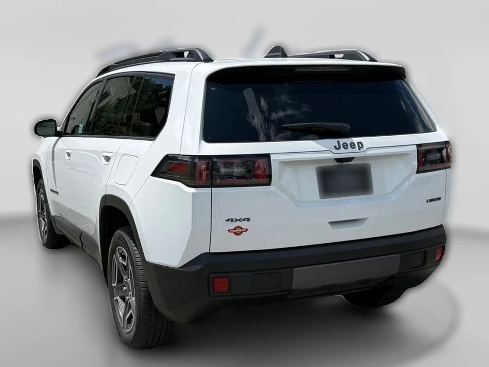 Jeep Cherokee Laredo 4x4 2026 — side view