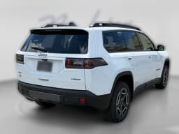 Jeep Cherokee Laredo 4x4 2026 — side view