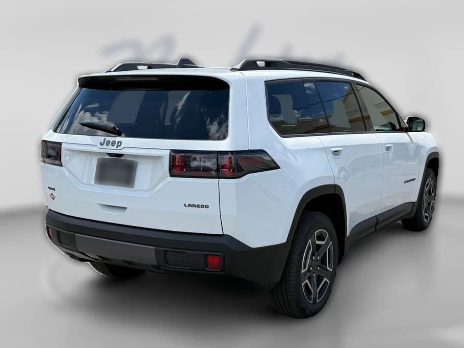 Jeep Cherokee Laredo 4x4 2026 — side view