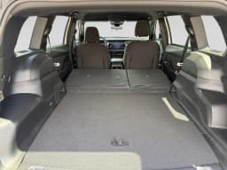 Jeep Cherokee Laredo 4x4 2026 — side view
