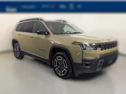 Jeep Cherokee Laredo 4x4 2026 — side view