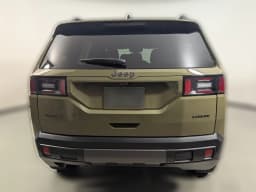 Jeep Cherokee Laredo 4x4 2026 — side view