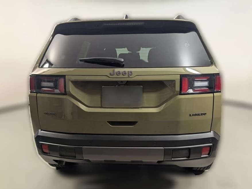 Jeep Cherokee Laredo 4x4 2026 — side view