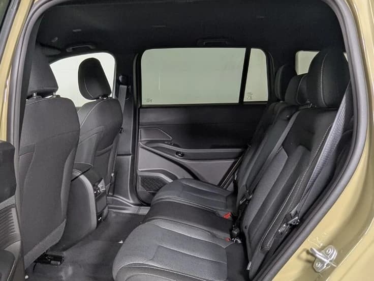 Jeep Cherokee Laredo 4x4 2026 — side view