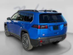 Jeep Cherokee Laredo 4x4 2026 — side view