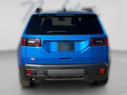 Jeep Cherokee Laredo 4x4 2026 — side view