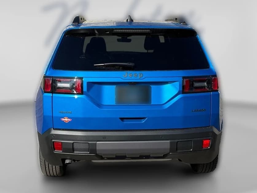 Jeep Cherokee Laredo 4x4 2026 — side view